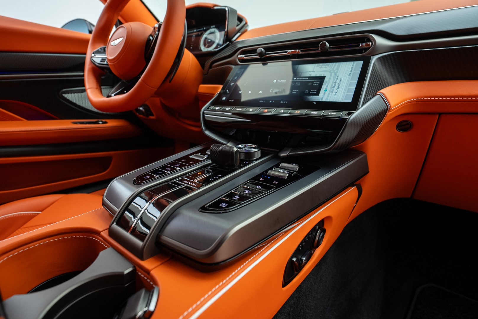 2025 ASTON MARTIN VANQUISH. FULL CARBON.